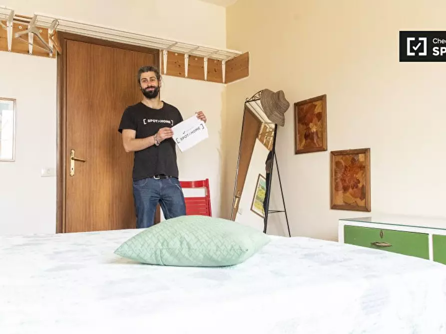 Immagine 5 di Camera condivisa in affitto  in Via Sinuessa a Roma