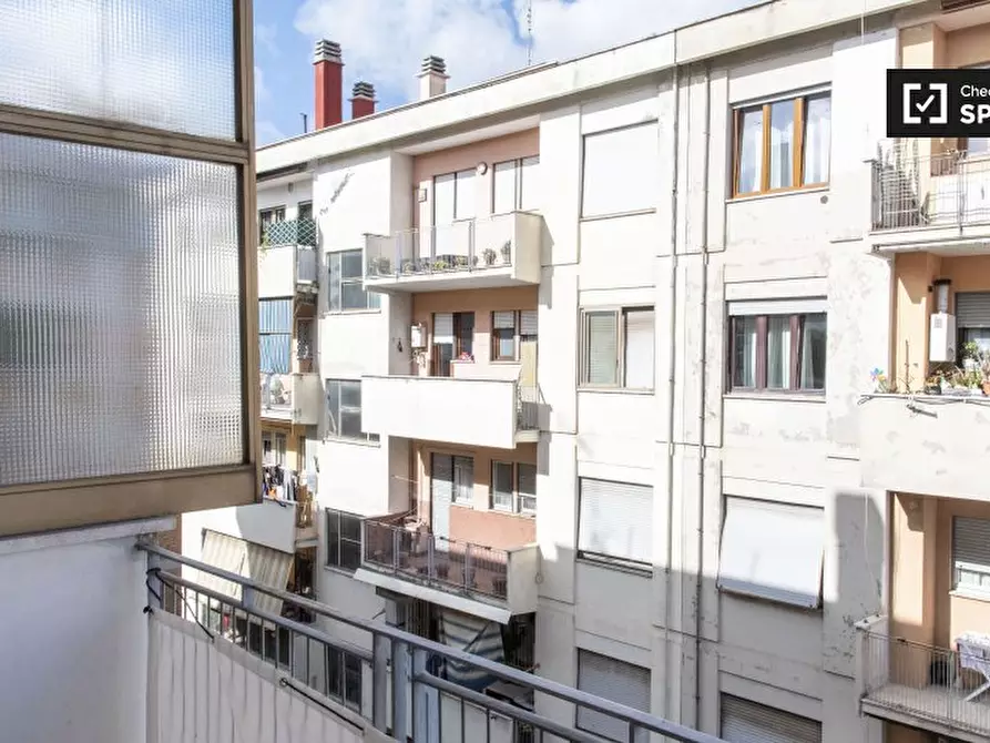 Immagine 15 di Camera condivisa in affitto  in Viale Palmiro Togliatti a Roma