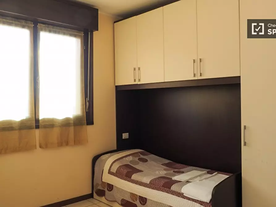 Immagine 1 di Camera condivisa in affitto  in Viale Antonio Gramsci a Sesto San Giovanni