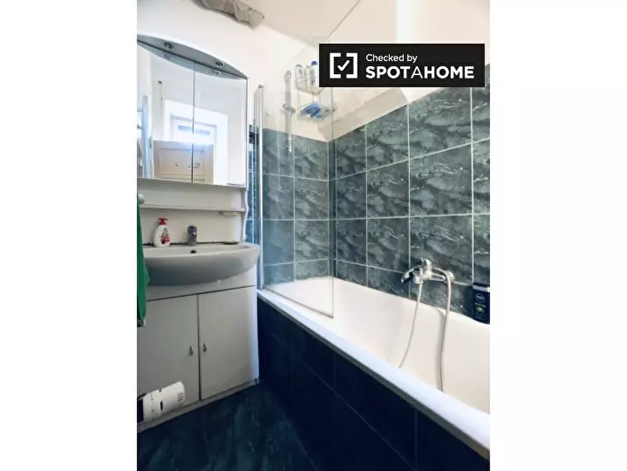 Immagine 12 di Camera condivisa in affitto  in Via Alessandro Cialdi a Roma