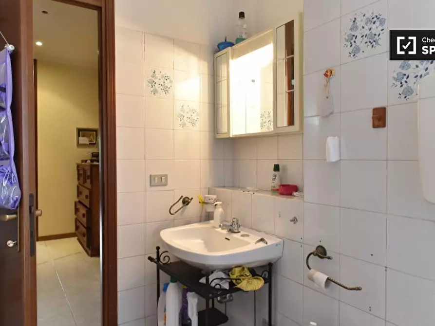 Immagine 16 di Camera condivisa in affitto  in Viale dei Caduti Nella Guerra di Liberazione a Roma