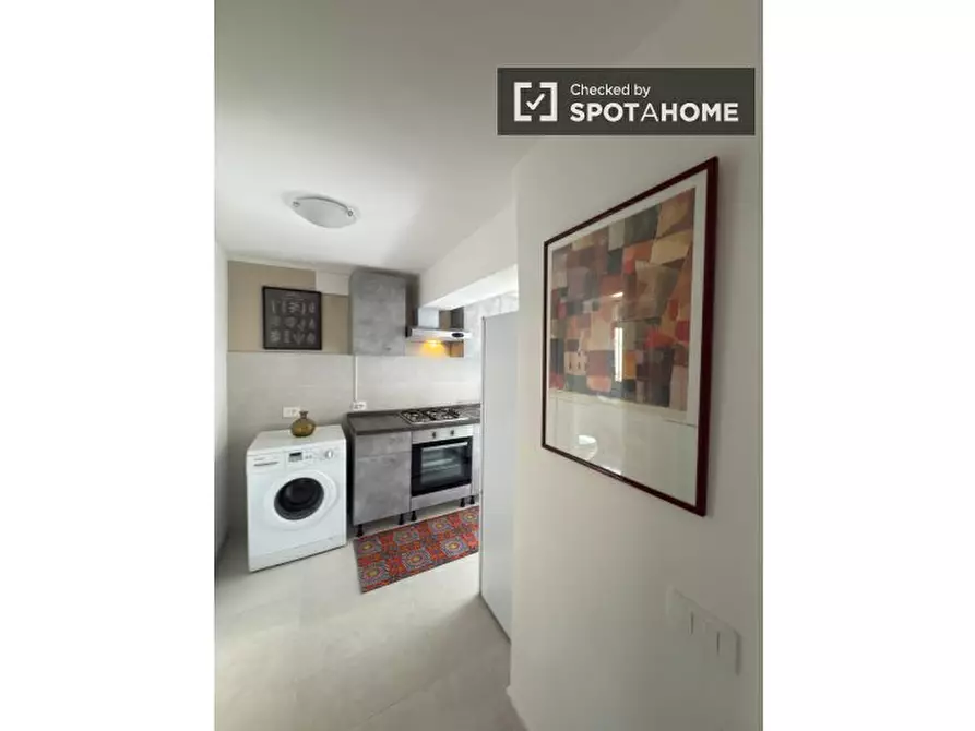 Immagine 12 di Camera condivisa in affitto  in P.za di Sant'Apollonia a Roma