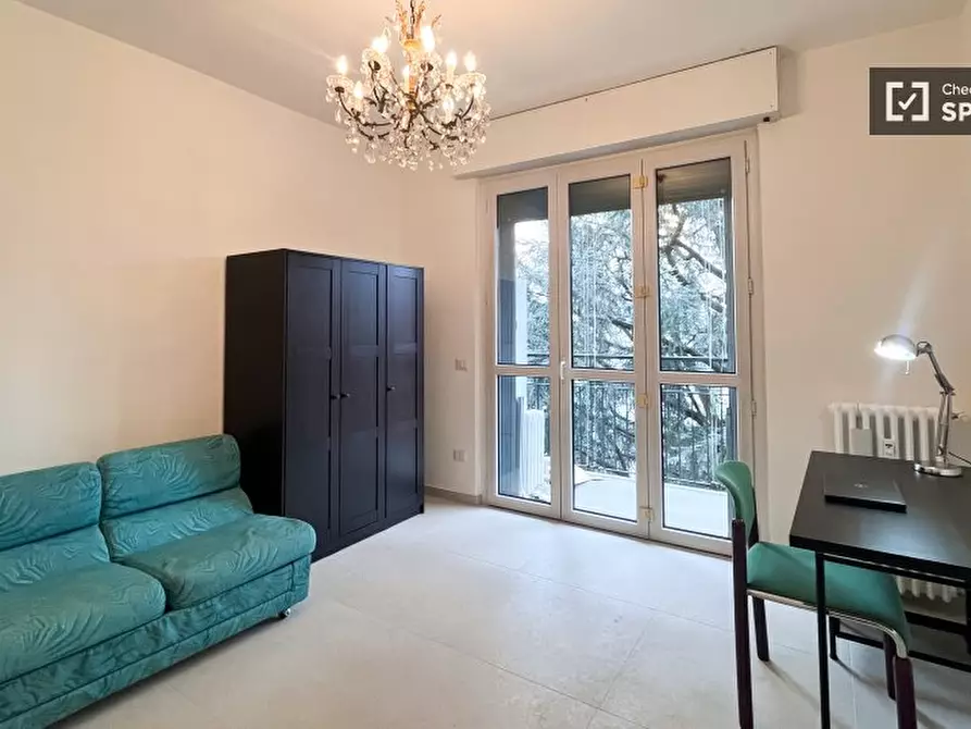 Immagine 1 di Camera condivisa in affitto  in Via Orbetello a Milano