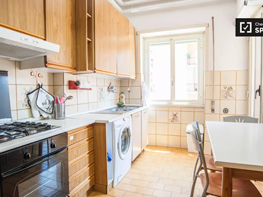 Immagine 8 di Camera condivisa in affitto  in Via Lucio Calpurnio Bibulo a Roma