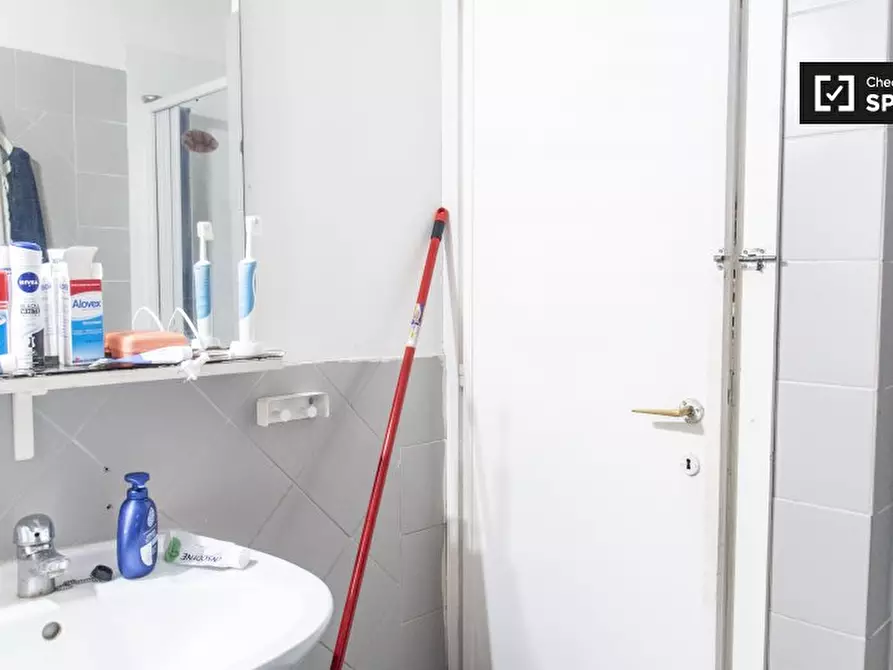 Immagine 11 di Camera condivisa in affitto  in Largo Francesco Anzani a Roma