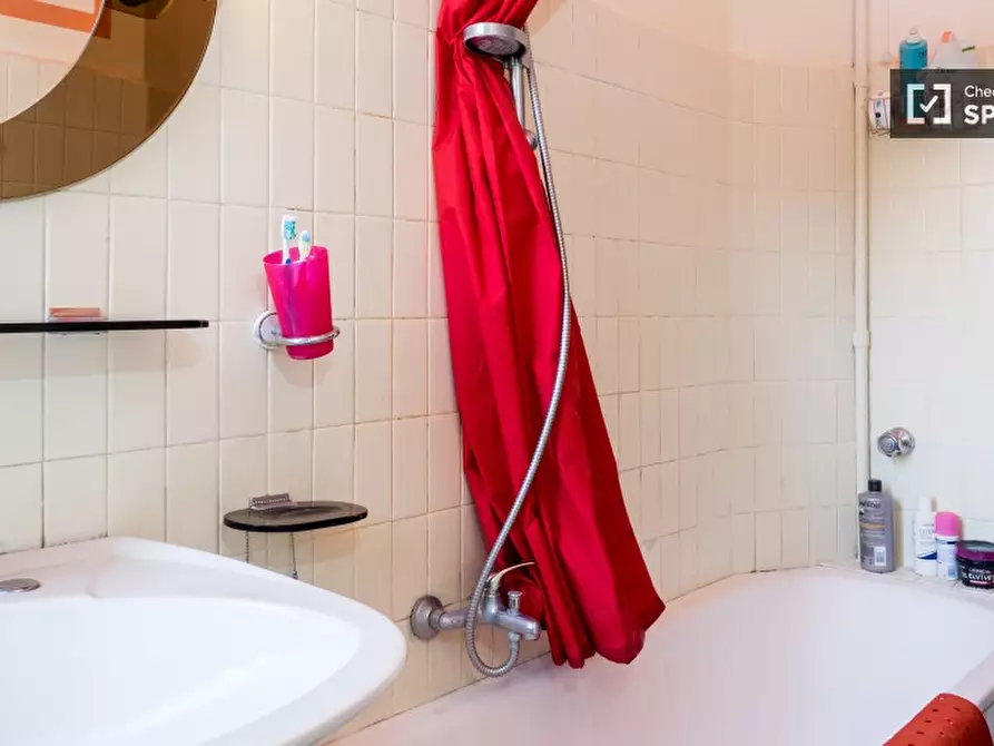 Immagine 19 di Camera condivisa in affitto  in Viale Edoardo Jenner a Milano