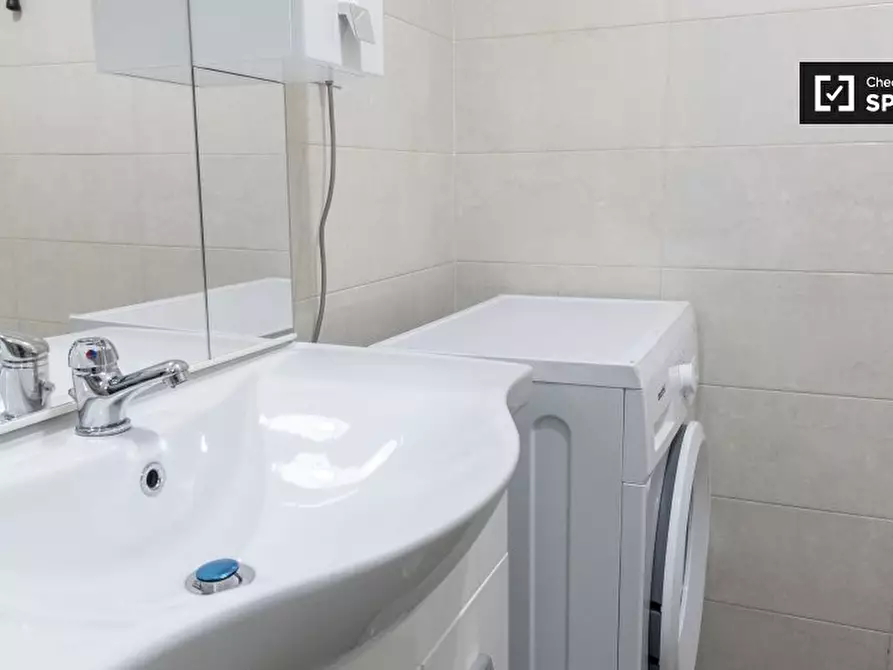 Immagine 12 di Camera condivisa in affitto  in Via Oderisi da Gubbio a Roma