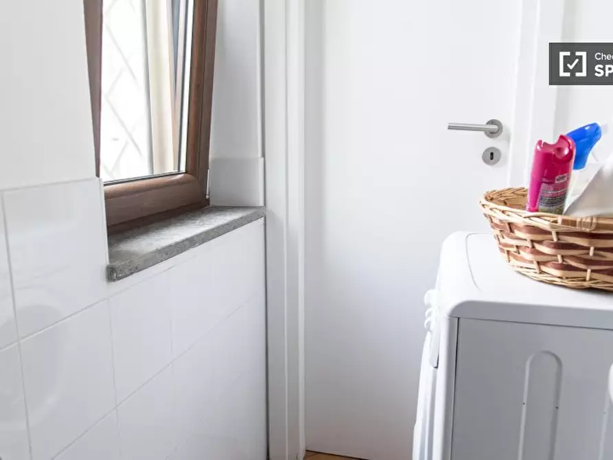 Immagine 12 di Camera condivisa in affitto  in Via del Fosso del Torrino a Roma