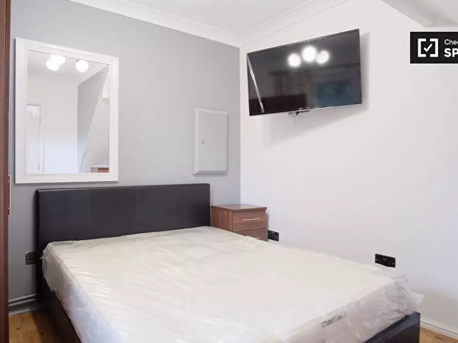 Immagine 19 di Camera condivisa in affitto  in Swanton Gardens, London SW19 6BL, UK a Merton