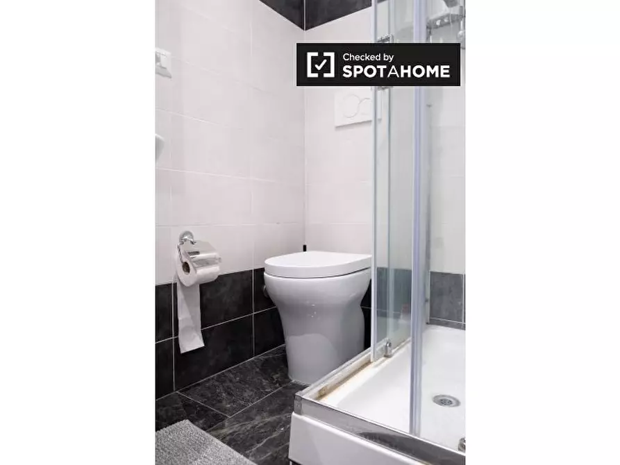 Immagine 7 di Camera condivisa in affitto  in Viale dei Salesiani a Roma