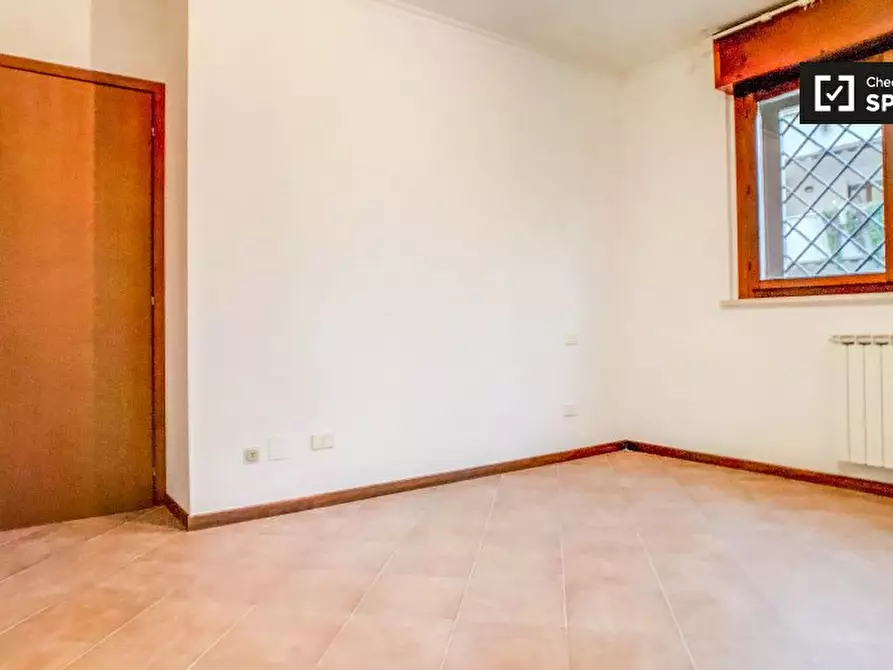 Immagine 13 di Appartamento in affitto  in Via Alberto Burri a Roma
