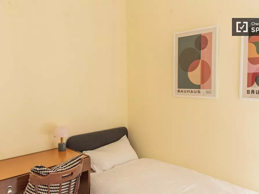 Immagine 1 di Camera condivisa in affitto  in Via Paola Falconieri a Roma