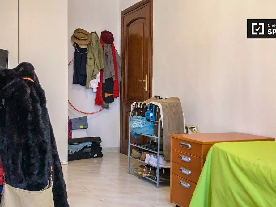 Immagine 3 di Camera condivisa in affitto  in Via Giuseppe Berneri a Roma