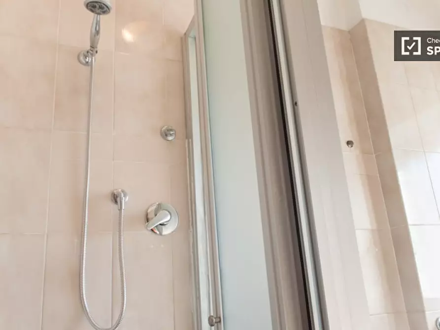 Immagine 19 di Camera condivisa in affitto  in Via Fratelli Poggini a Roma