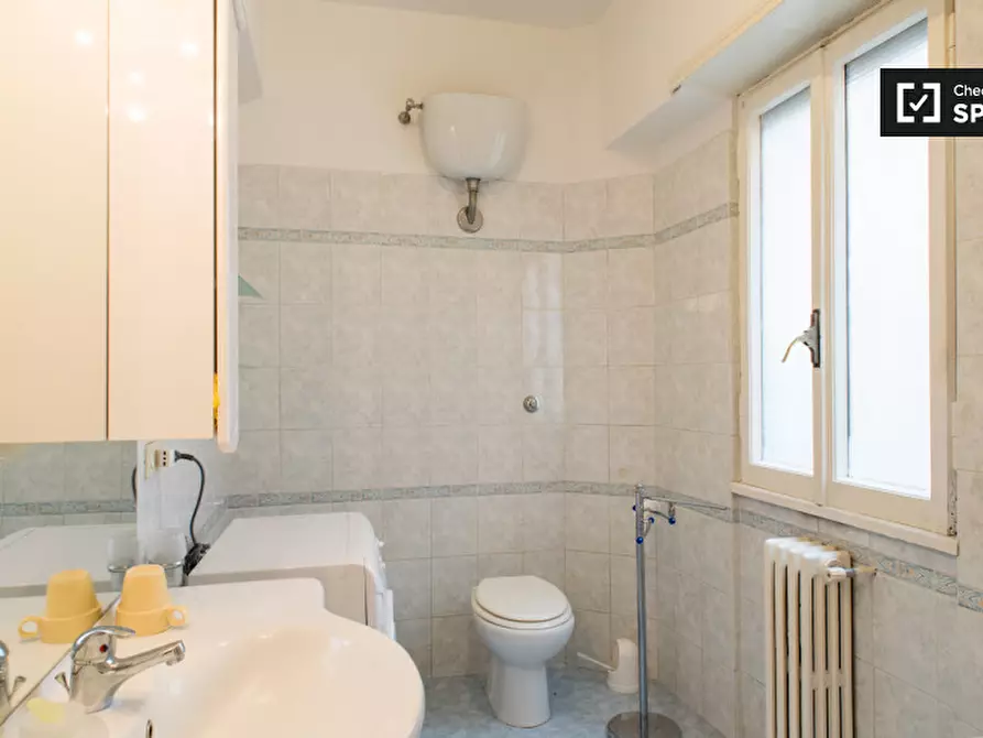 Immagine 10 di Camera condivisa in affitto  in Via Nicolò da Pistoia a Roma