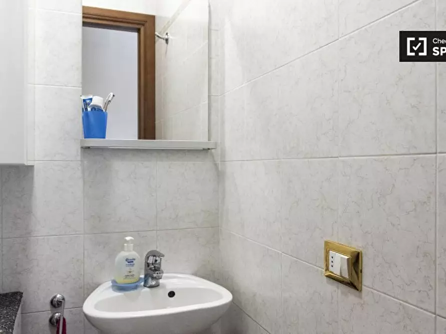 Immagine 7 di Camera condivisa in affitto  in Via Giuseppe Gregoraci a Roma