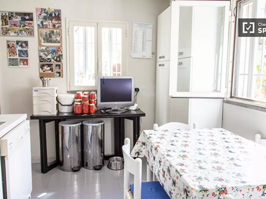 Immagine 8 di Camera condivisa in affitto  in Via Coviello a Roma