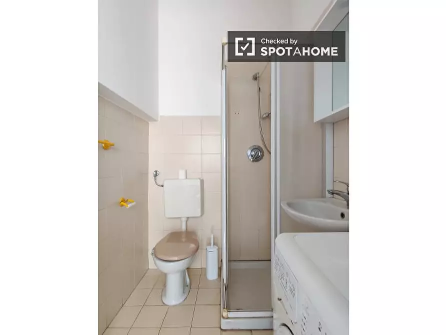 Immagine 9 di Camera condivisa in affitto  in Via Eugenio Villoresi a Inveruno