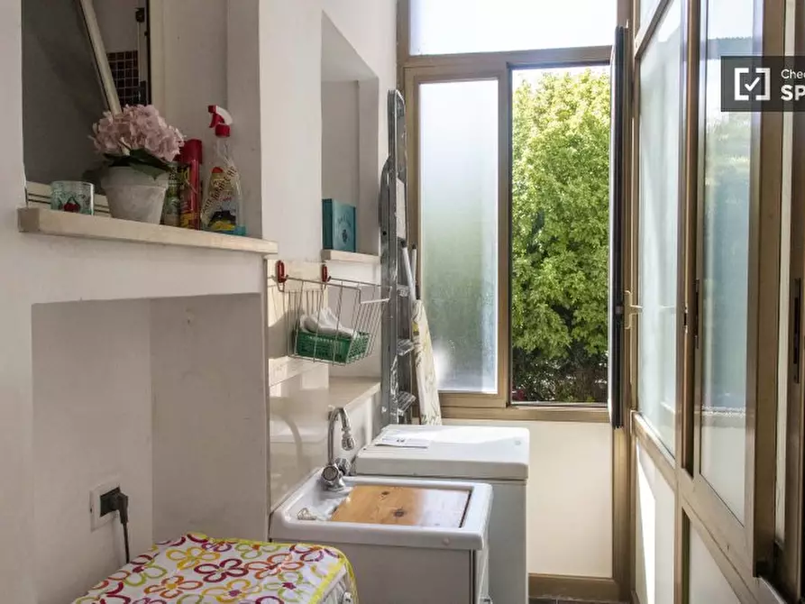 Immagine 19 di Camera condivisa in affitto  in Via Corrado Segre a Roma