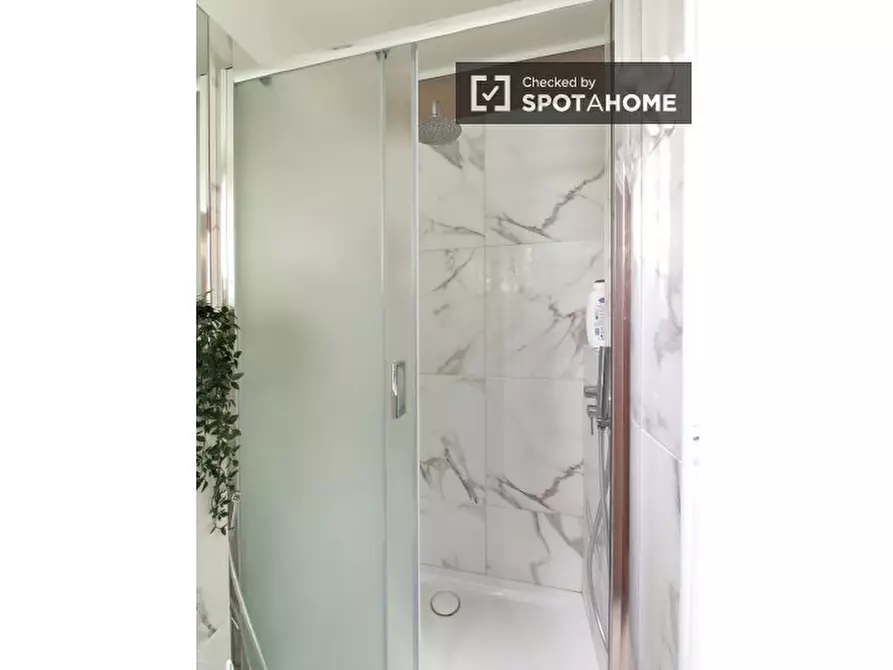 Immagine 6 di Camera condivisa in affitto  in Viale Omero a Milano