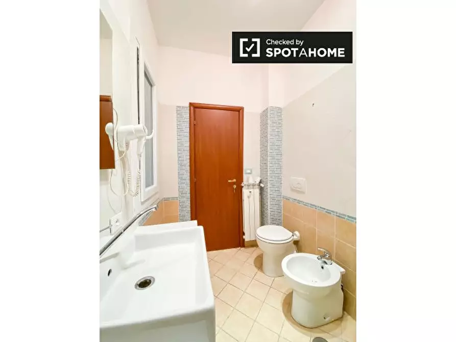 Immagine 10 di Camera condivisa in affitto  in Via Giovanni da Empoli a Roma