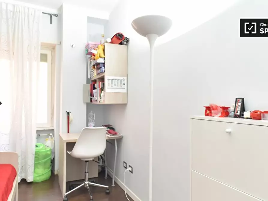 Immagine 2 di Camera condivisa in affitto  in Via Val d'Ossola a Roma