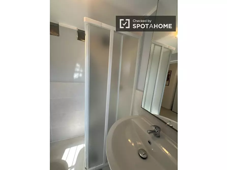 Immagine 9 di Camera condivisa in affitto  in P.za di Sant'Apollonia a Roma