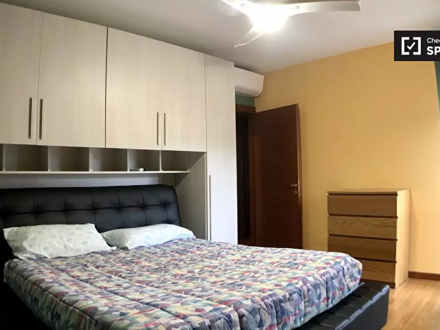 Immagine 2 di Camera condivisa in affitto  in Via Empedocle a Milano