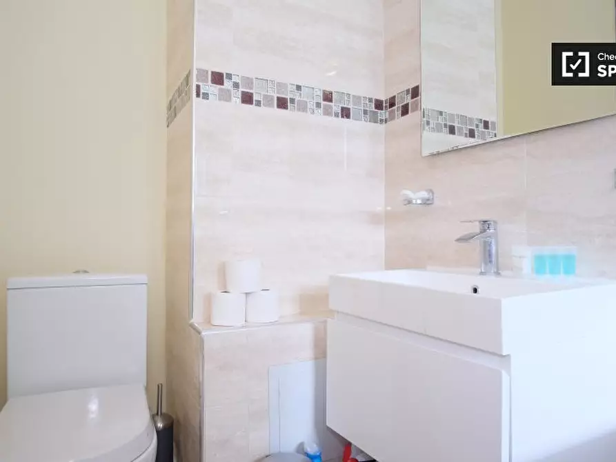 Immagine 11 di Ufficio in affitto  in Flat a 