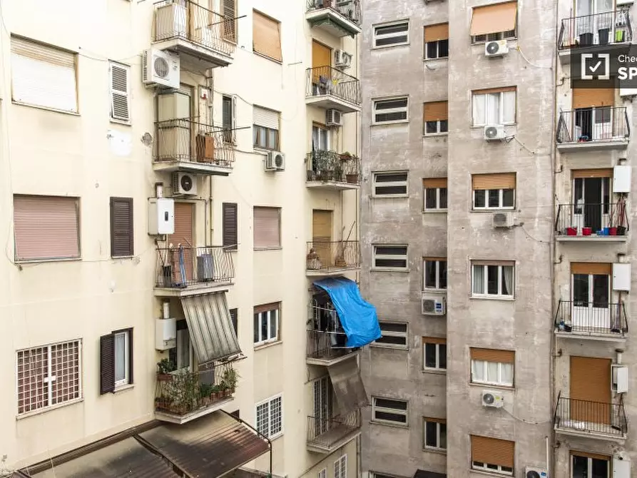 Immagine 17 di Camera condivisa in affitto  in Via Genzano a Roma