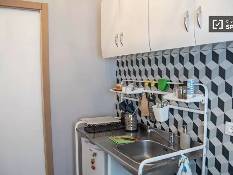 Immagine 8 di Appartamento in affitto  in Vle Tirreno a Roma