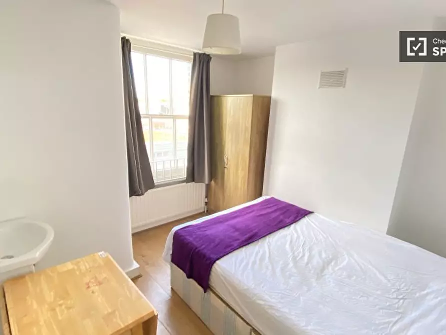 Immagine 1 di Camera condivisa in affitto  in a Whitechapel Rd a Poplar