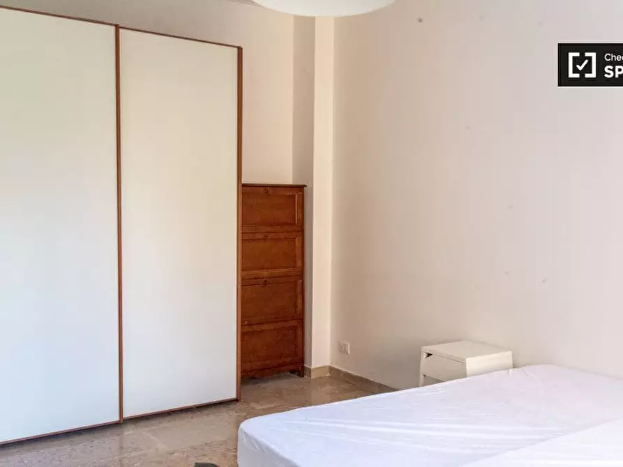 Immagine 3 di Camera condivisa in affitto  in Via Luca Valerio a Roma