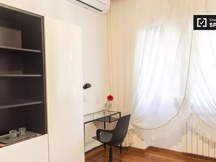 Immagine 2 di Camera condivisa in affitto  in Via Nomentana a Roma