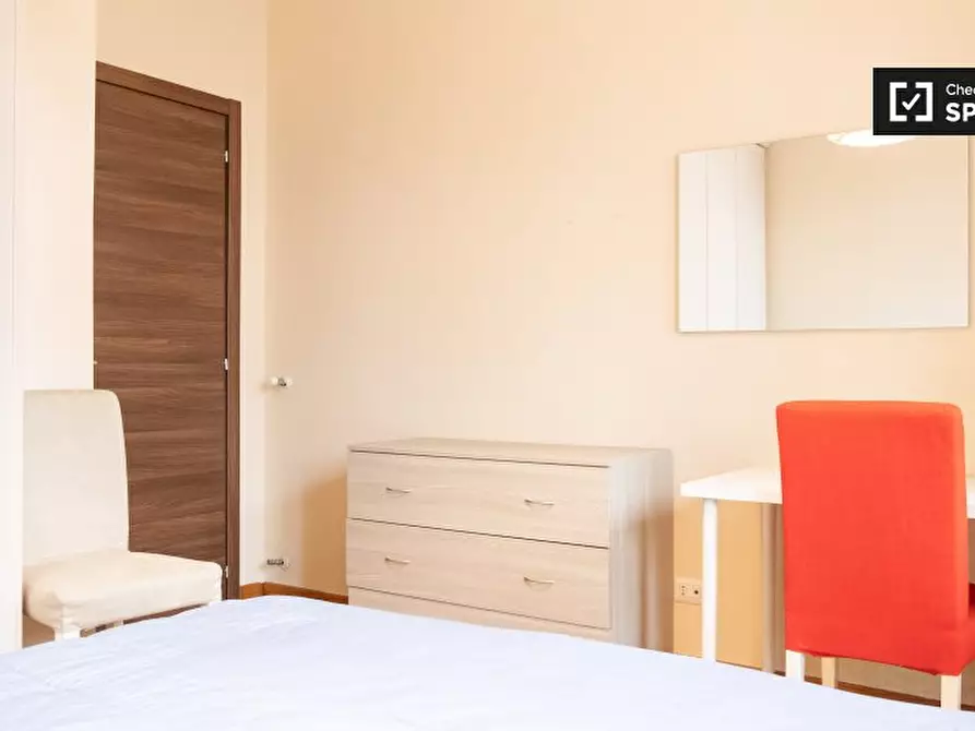 Immagine 3 di Camera condivisa in affitto  in Via Zanobini a Roma