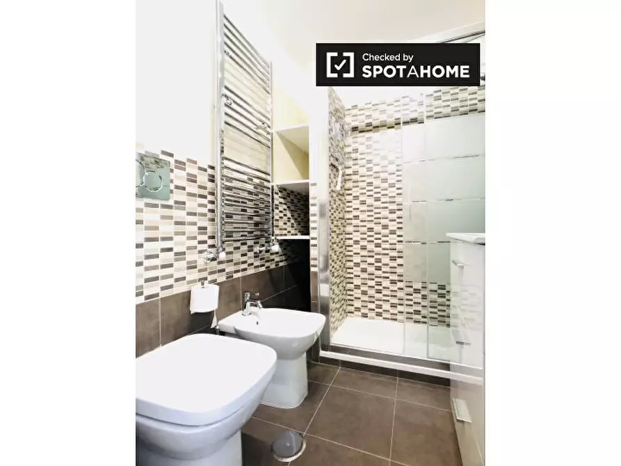 Immagine 16 di Camera condivisa in affitto  in Via Valdarno a Roma