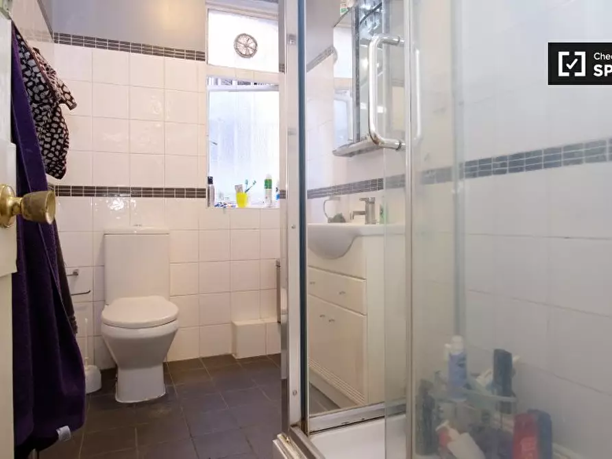 Immagine 8 di Camera condivisa in affitto  in Edith Road a Hammersmith