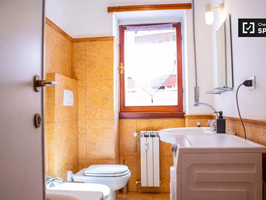 Immagine 7 di Camera condivisa in affitto  in Via Alfredo Catalani a Roma