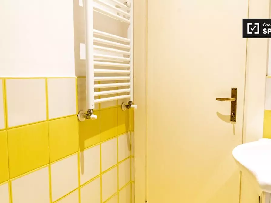 Immagine 17 di Camera condivisa in affitto  in Viale Regina Margherita a Roma