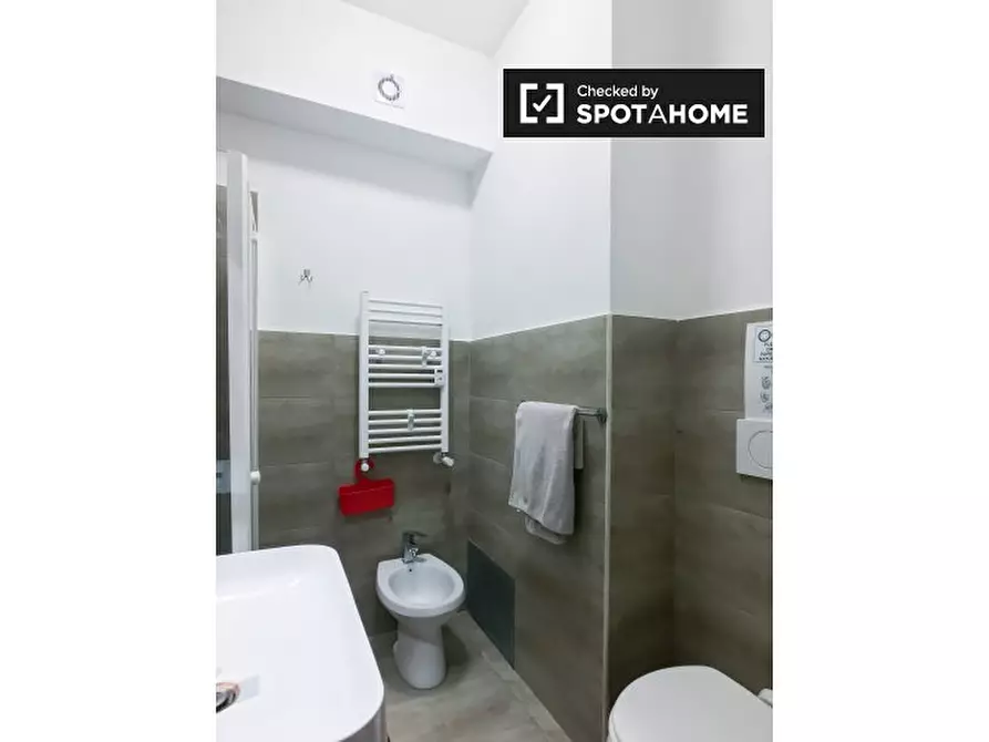 Immagine 8 di Camera condivisa in affitto  in Via Ettore Giovenale a Roma