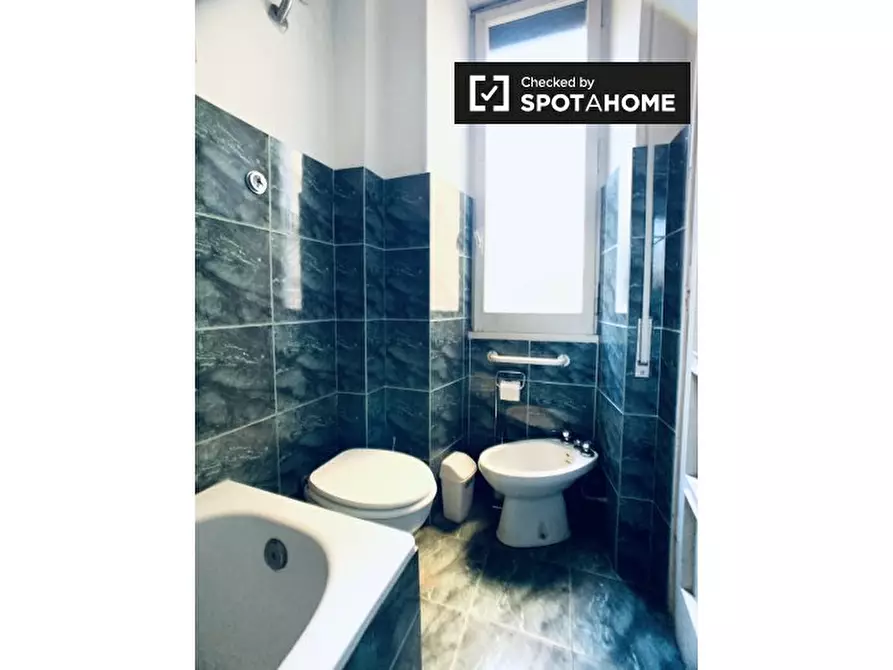 Immagine 14 di Camera condivisa in affitto  in Via Alessandro Cialdi a Roma