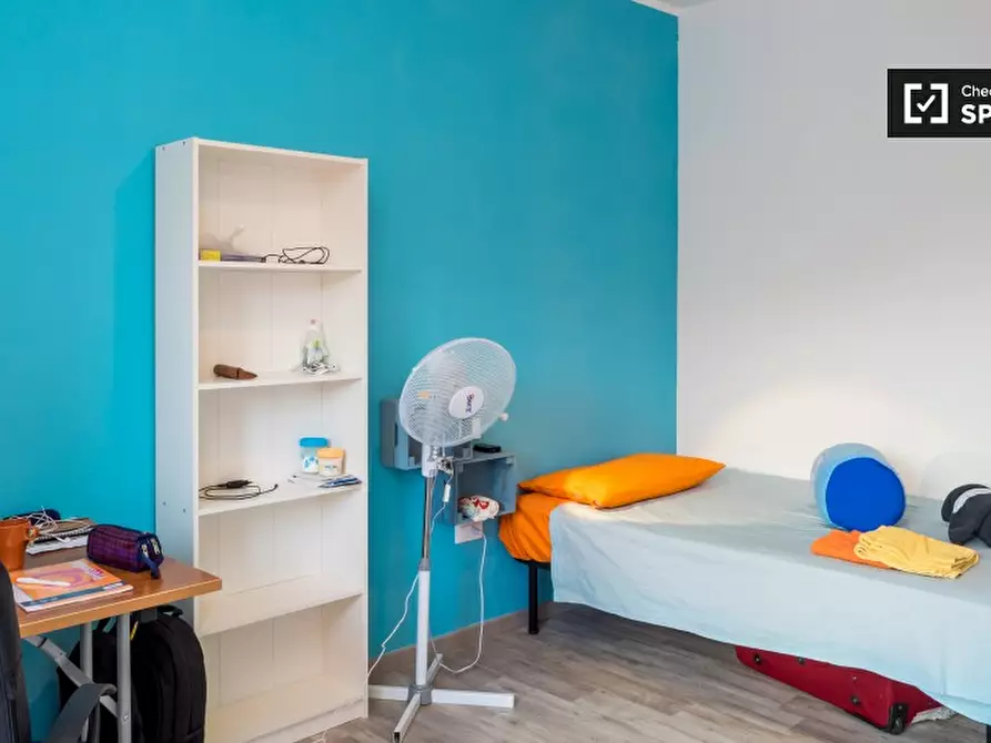 Immagine 13 di Camera condivisa in affitto  in Via Longarone a Milano