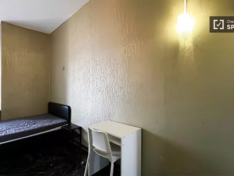 Immagine 5 di Camera condivisa in affitto  in Viale Gran Sasso a Milano