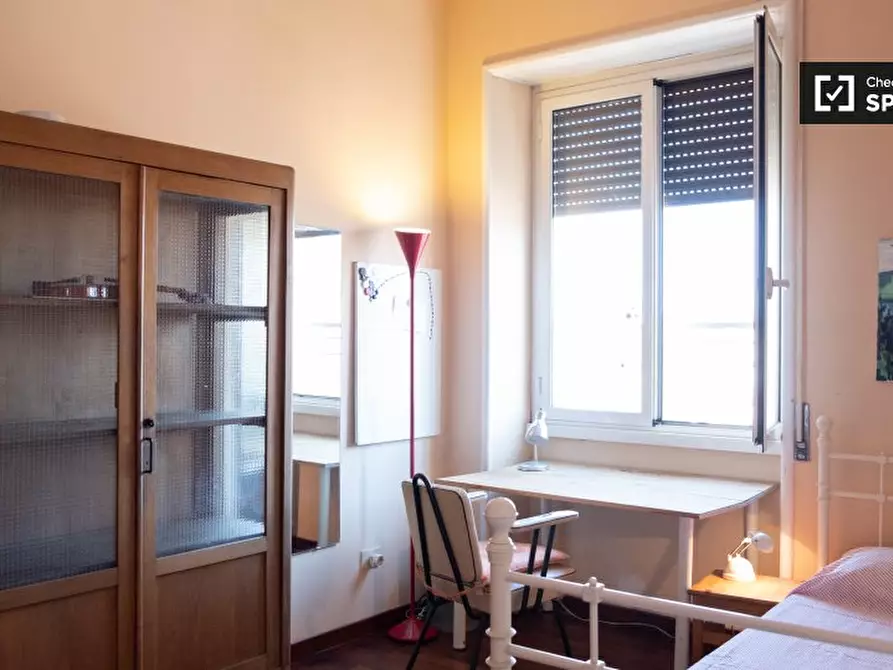 Immagine 2 di Camera condivisa in affitto  in Via Pietro Cartoni a Roma