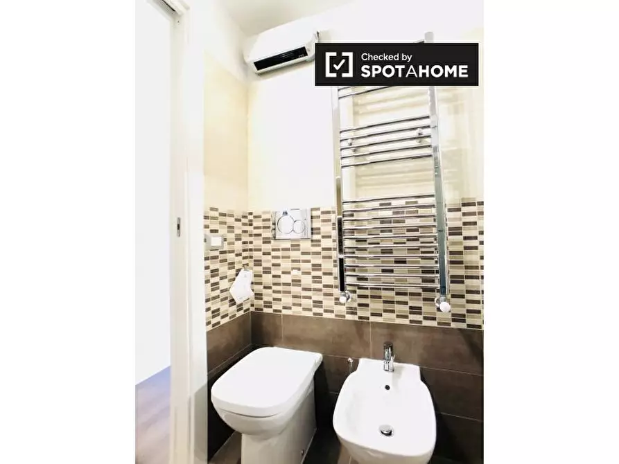 Immagine 6 di Camera condivisa in affitto  in Via Valdarno a Roma