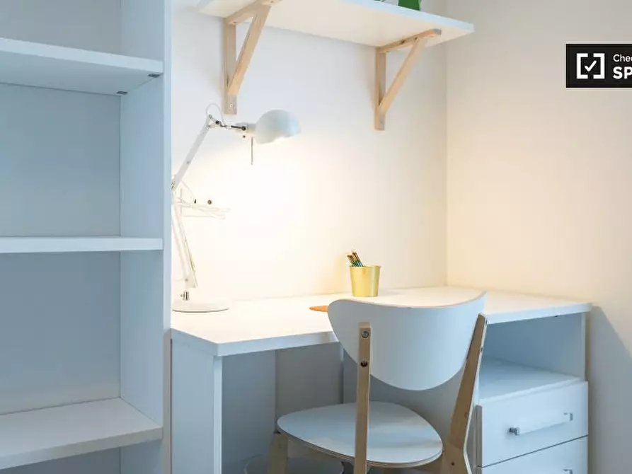 Immagine 4 di Camera condivisa in affitto  in Via Giacomo Antonini a Milano