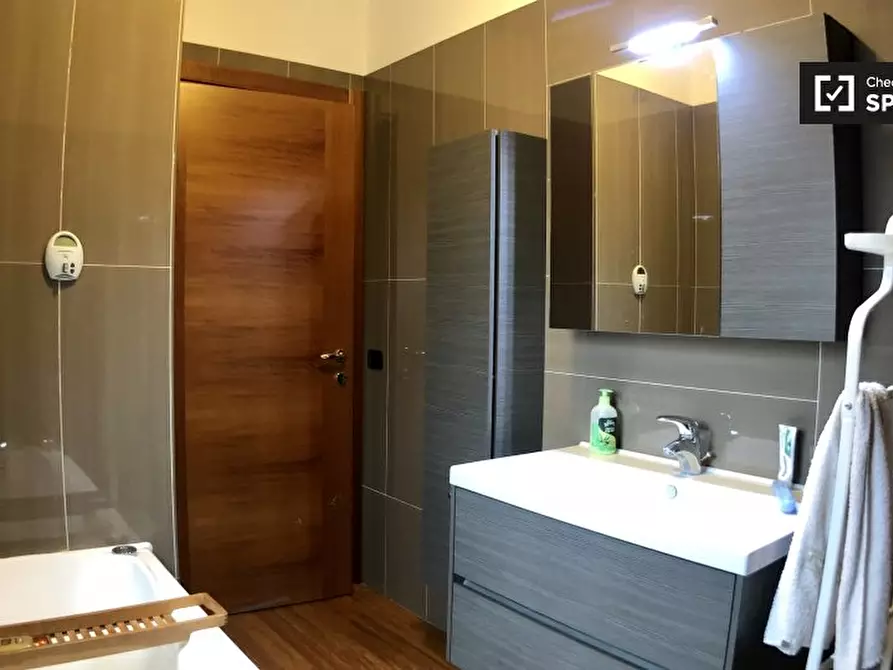 Immagine 17 di Camera condivisa in affitto  in Via Empedocle a Milano