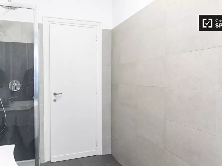 Immagine 9 di Camera condivisa in affitto  in Via Anastasio II a Roma