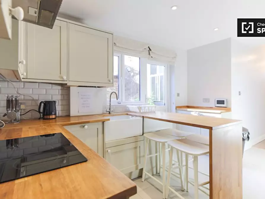 Immagine 1 di Appartamento in affitto  in a Queenstown Road a Lambeth