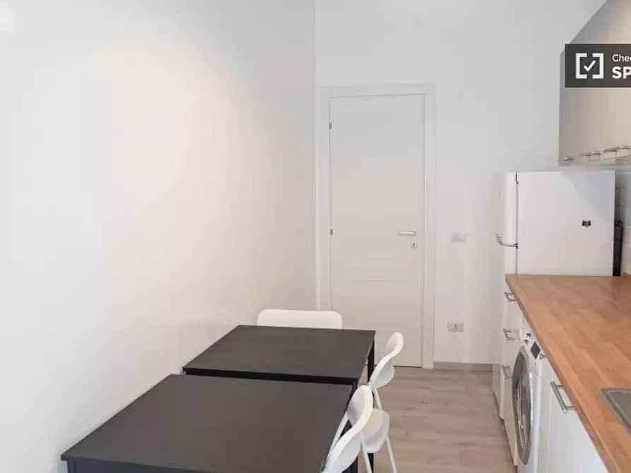Immagine 5 di Camera condivisa in affitto  in Via Licinio Stolone a Roma